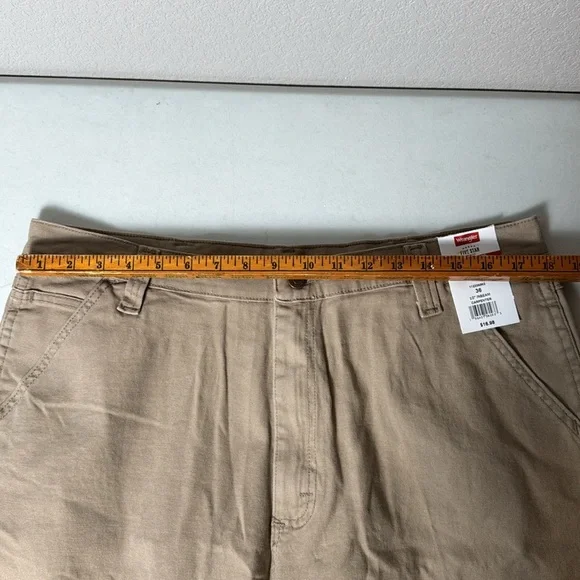 NWT-Wrangler Flex Fit carpenter shorts - Picture 6 of 8